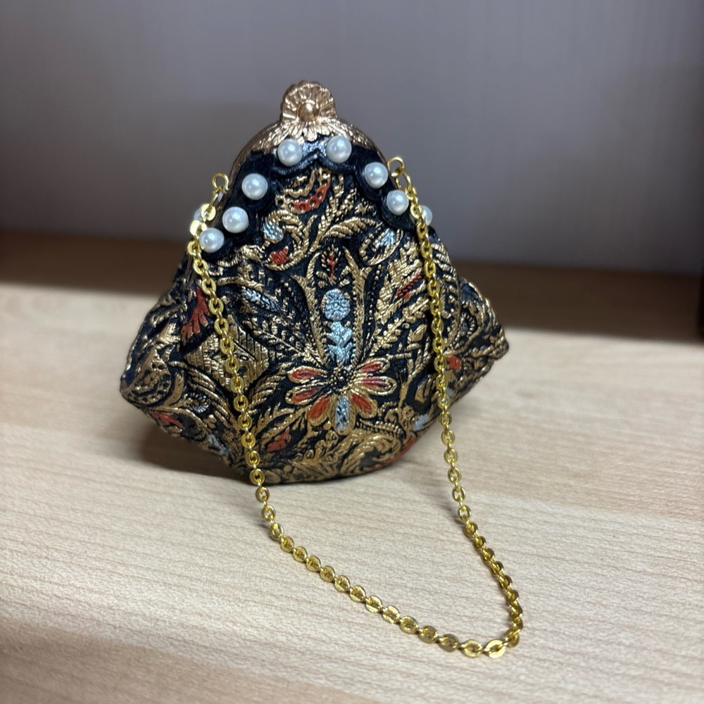 Vintage Nostalgia Elegant Black and Gold Evening Purse Figurine